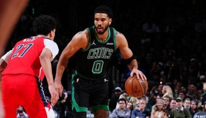 体育官网-塔图姆20+14+7奎塔24+10 绿军主场轻取奇才