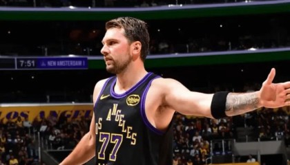 在线体育游戏娱乐平台-胜骑士发布会！雷迪克爆赞东詹，解析三月15胜2负，展望下场雷霆|詹姆斯|俄克拉荷马雷霆队|克利夫兰骑士队|JJ-雷迪克|卢卡-东契奇_新浪体育_新浪新闻